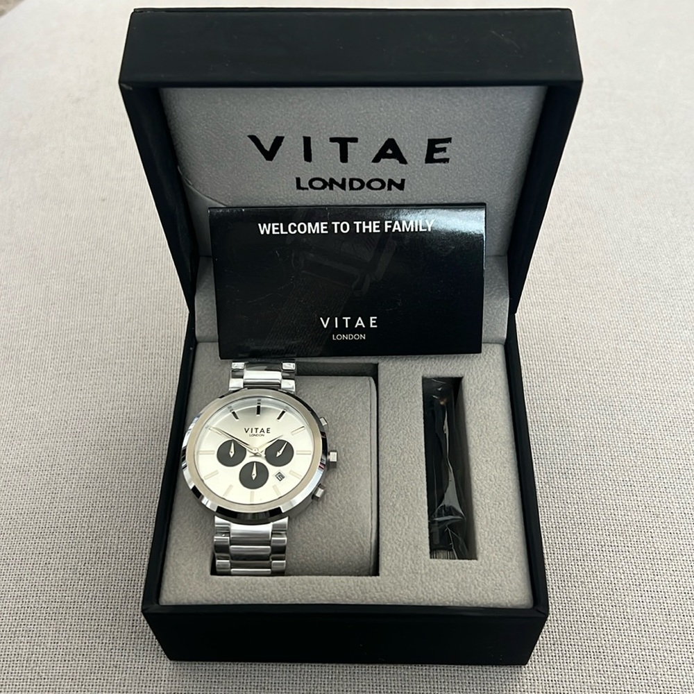 Vitae London Watch Elmington Silver Tone Stainless Steel Bracelet 44mm, NWT